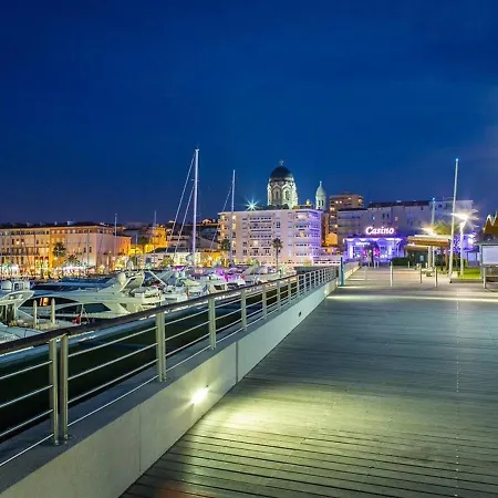Appartement Appt 3 Pieces Avec Piscine Proche Centre Ville, 4 Couchages, Saint-raphael - Fr-1-226a-144 *