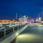 Apartment Appt 3 Pieces Avec Piscine Proche Centre Ville, 4 Couchages, Saint-raphael - Fr-1-226a-144 *
