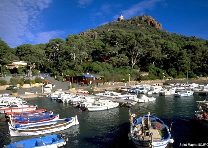 Appt 3 Pieces Avec Piscine Proche Centre Ville, 4 Couchages, Saint-raphael - Fr-1-226a-144 * Saint-Raphaël