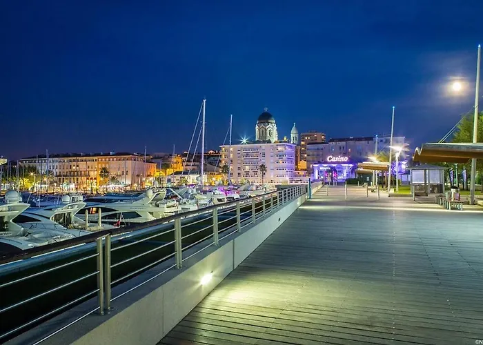 Apartment Appt 3 Pieces Avec Piscine Proche Centre Ville, 4 Couchages, Saint-raphael - Fr-1-226a-144 *