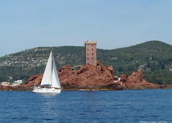 Appt 3 Pieces Avec Piscine Proche Centre Ville, 4 Couchages, Saint-raphael - Fr-1-226a-144 Apartment *